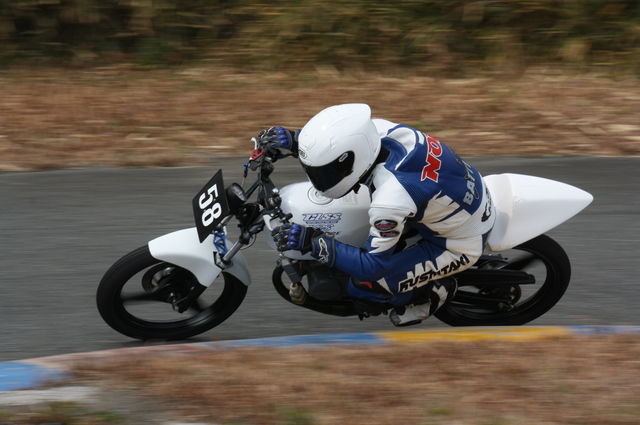 レースで鍛えた精神力で調査